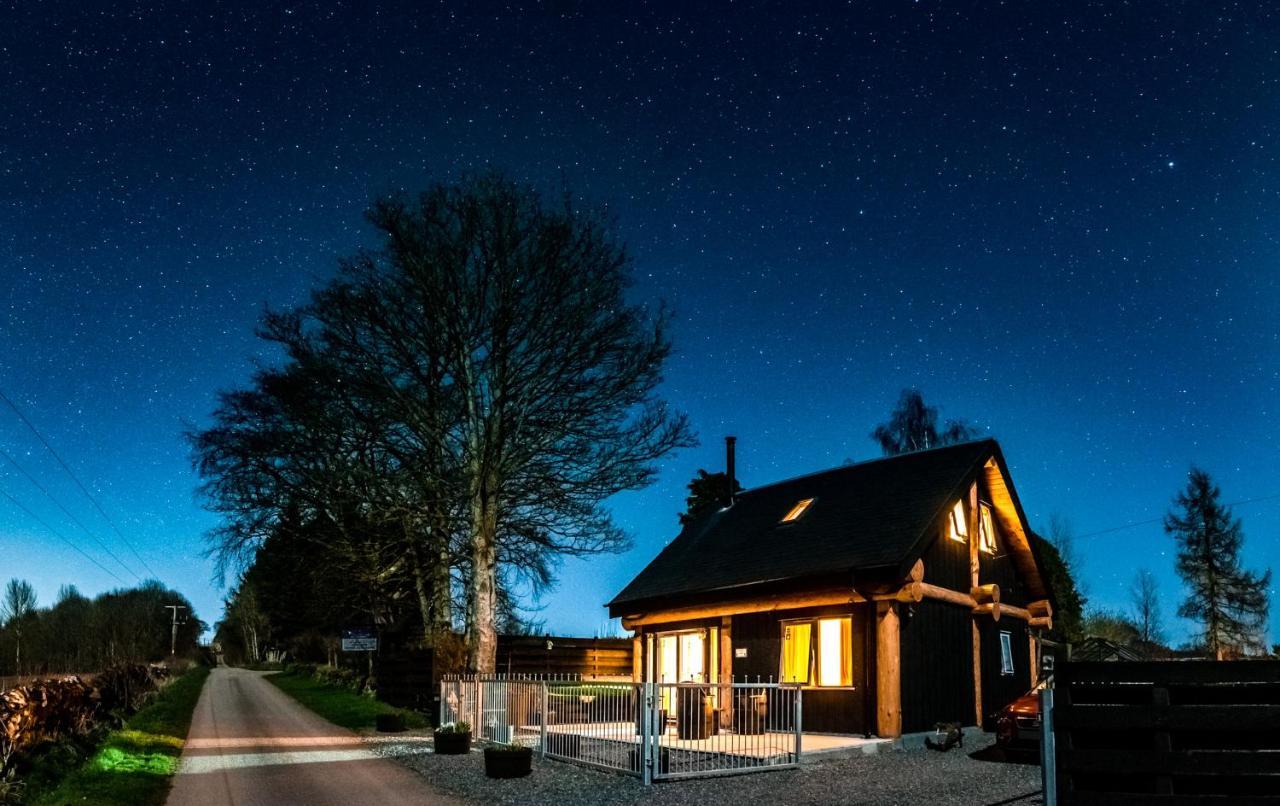 Rowanlea Lodge With Hot Tub Marykirk Exterior photo